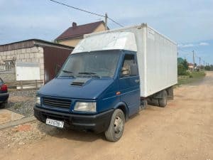 Фургон Ивеко для вывоза мусора из квартир в Минске