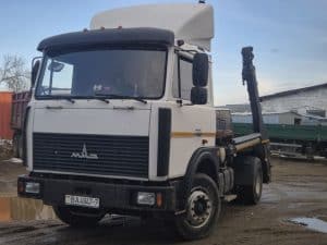 МАЗ контейнеровоз для вывоза мусора в Минске